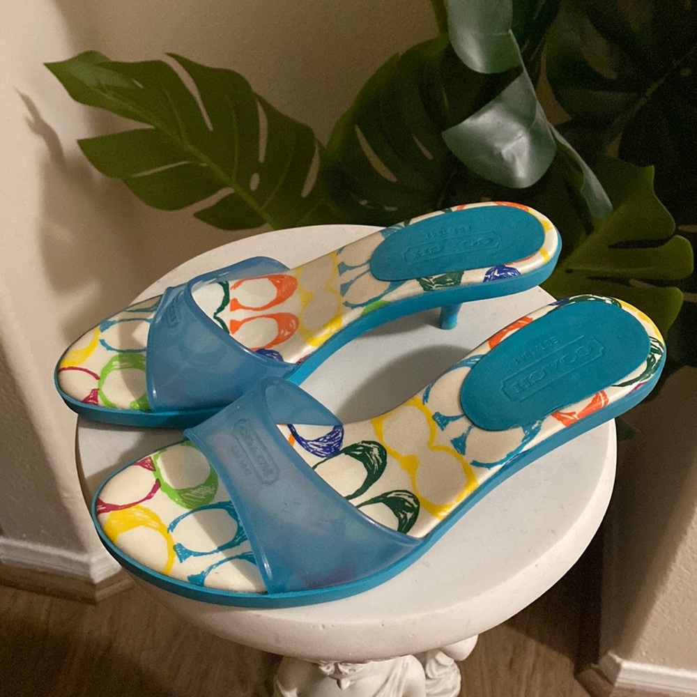 Cute coach sandals 🩴 ~ 🎈 🌊